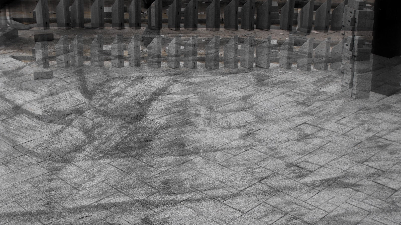 Pavement in Amesterdam with sand effects
