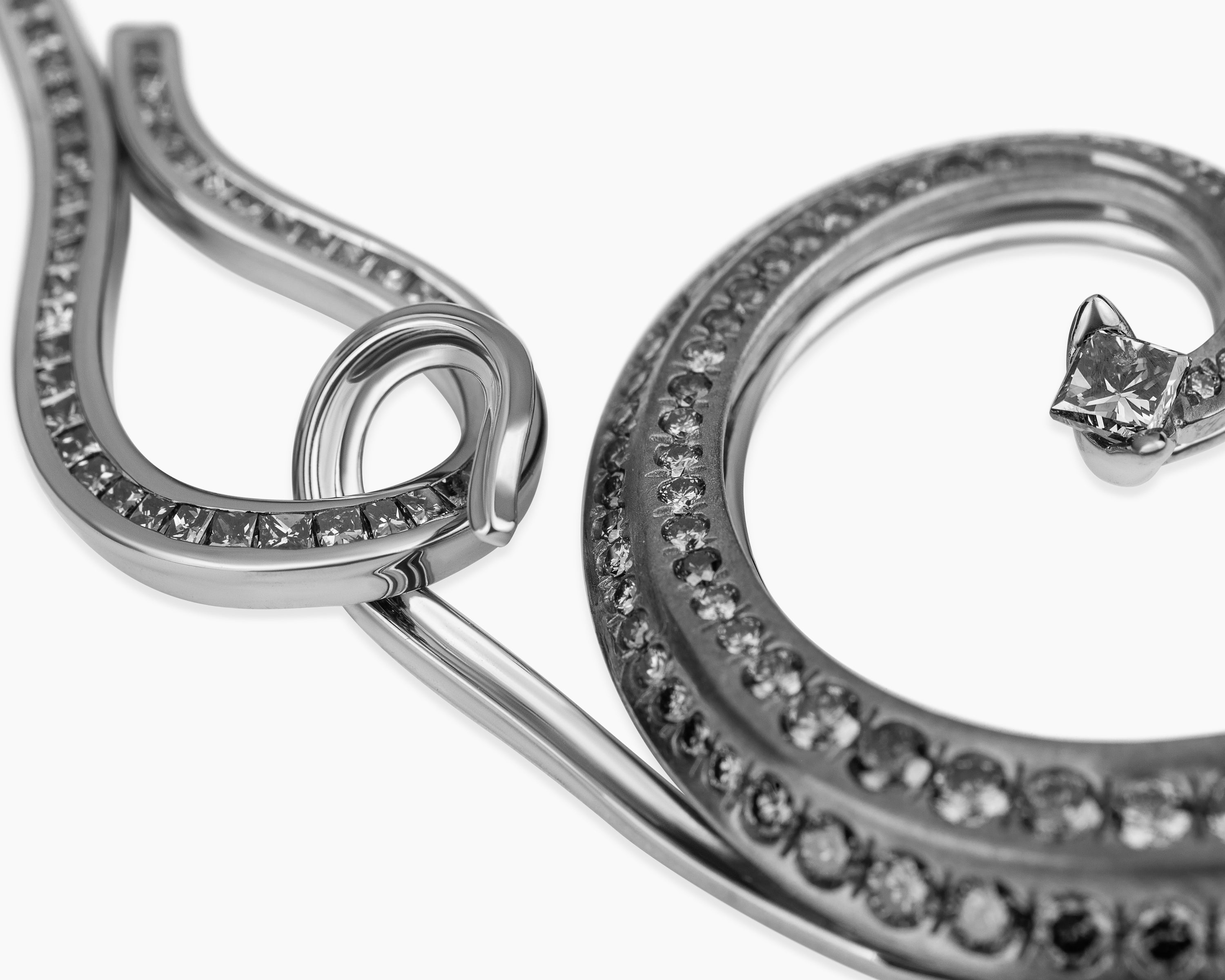 Ananke Lovelace necklace clasp detail