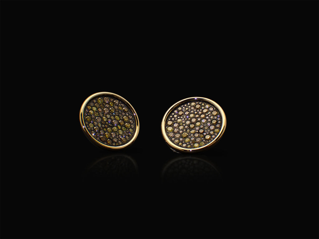 Dois Eclipses Earrings shown from the front, champagne and fancy diamonds hand-set on oxidised silver within polished gold.