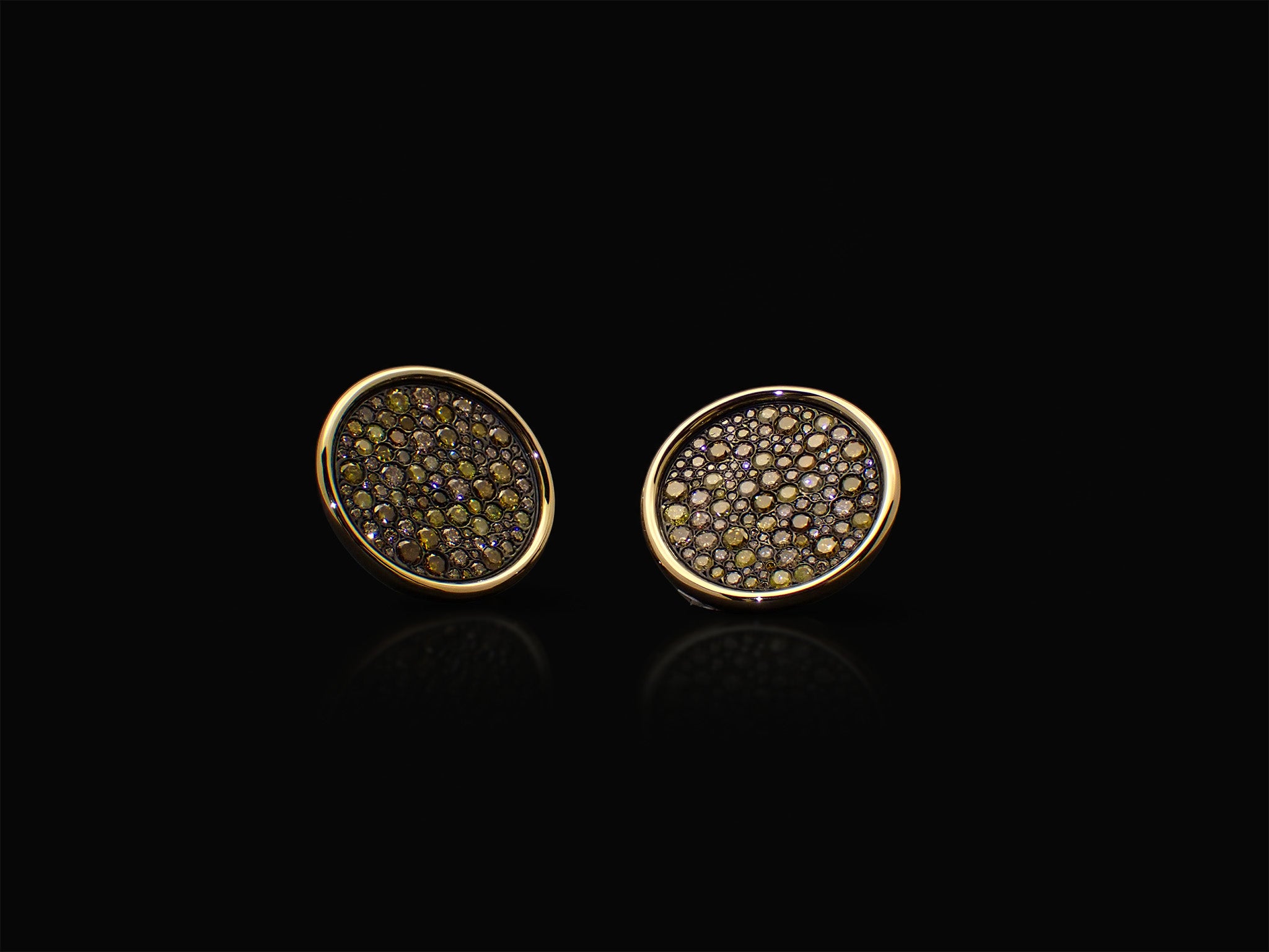 Dois Eclipses Earrings shown from the front, champagne and fancy diamonds hand-set on oxidised silver within polished gold.