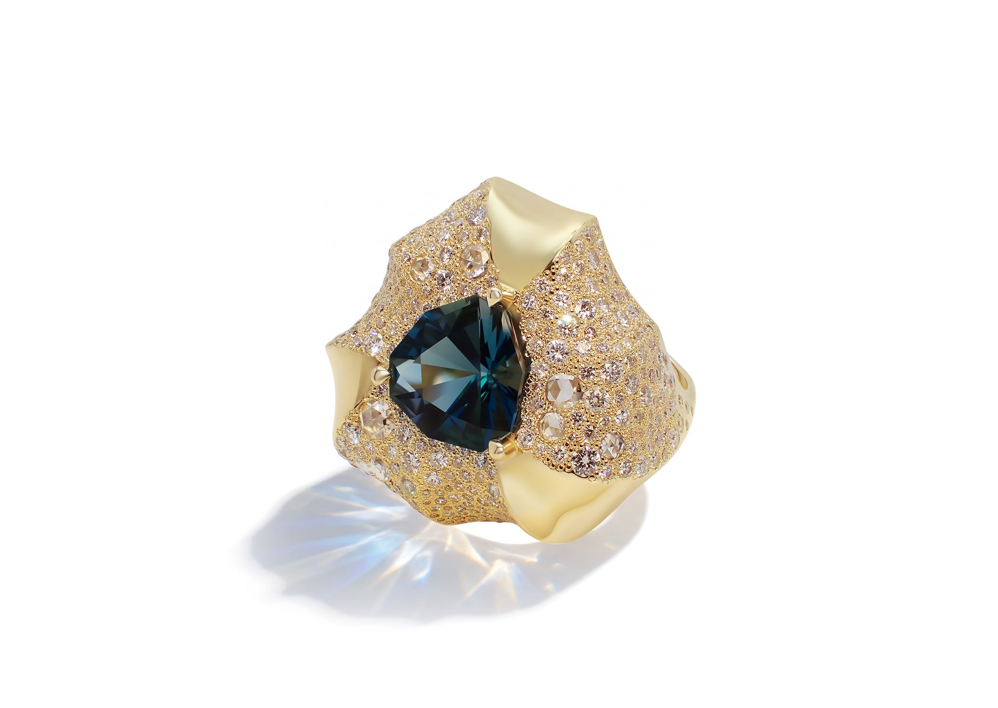 Phokialí Ring viewed from the front, the rose-cut stones set within a continuous architectural gold form.