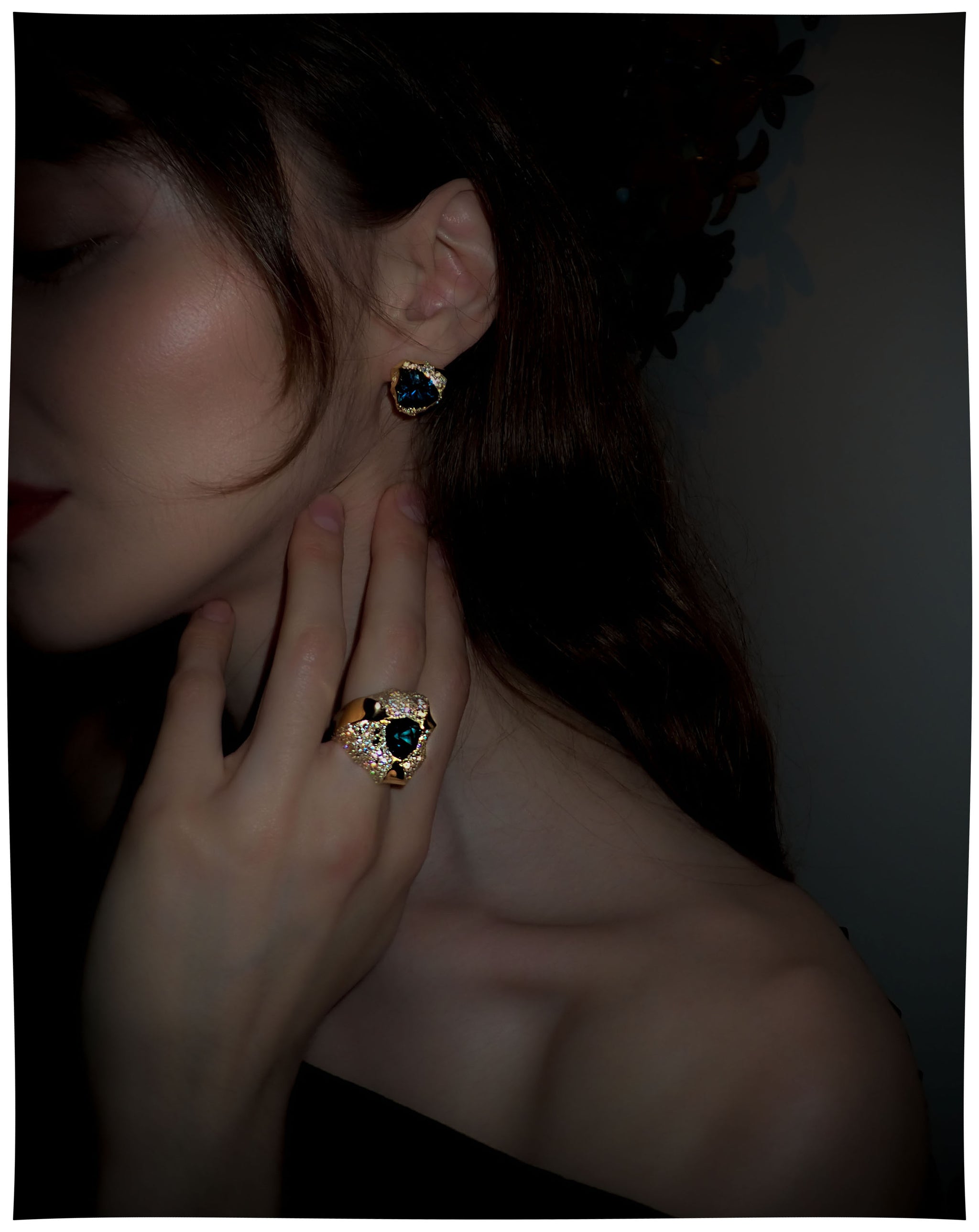 Phokialí Ring worn on the hand, illustrating scale and sculptural presence
