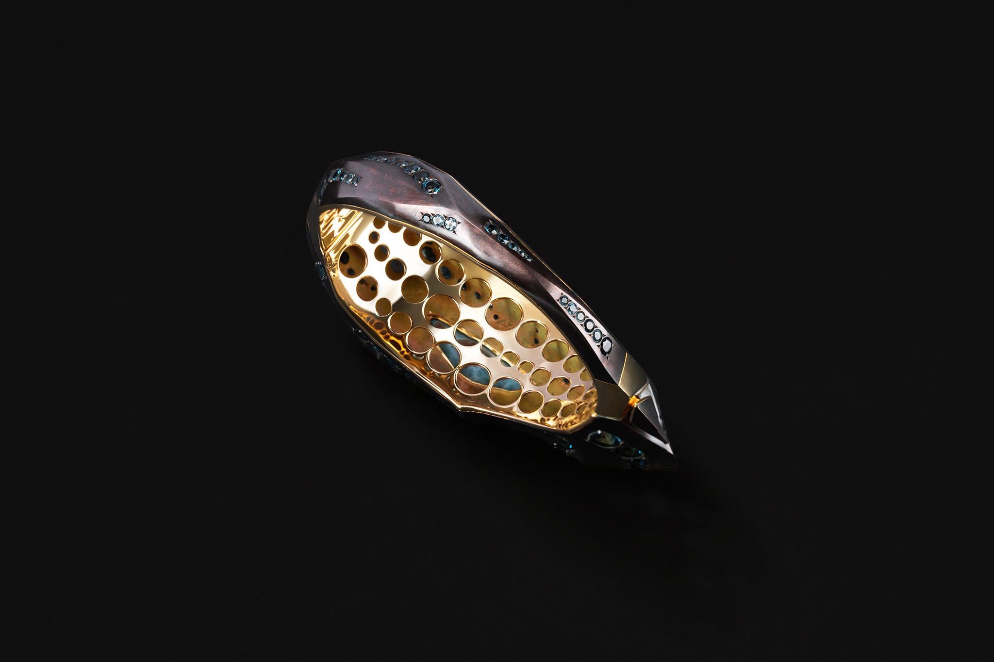 Phokialí Nyktos Cuff shown from another angle, highlighting the interior space and diamond detailing.